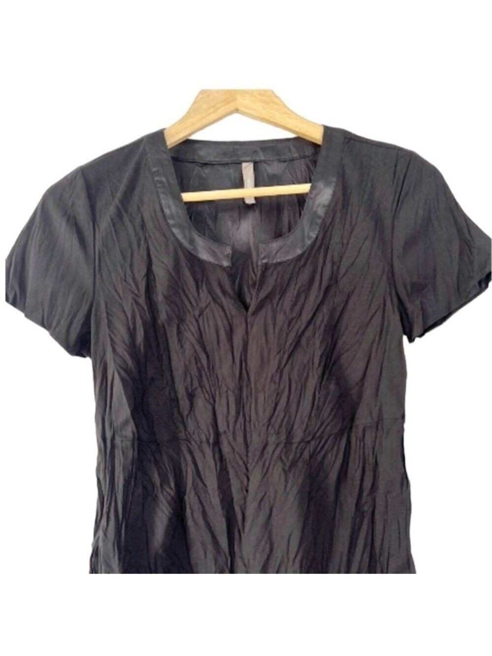 Thyme Maternity Black Crinkly Short Sleeve Top S
